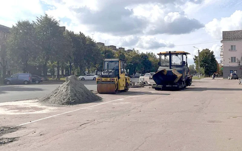 У Коростені розповіли, чому уповільнились дорожні ремонтні роботи на деяких ділянках містах