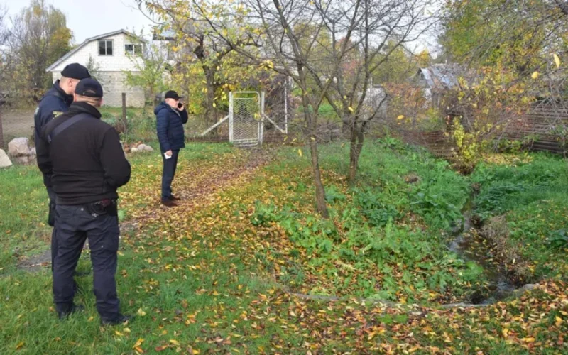 Жителі мікрорайону Хіммаш поскаржилися на можливий витік нечистот у зливову каналізацію: коростенська поліція шукає порушника