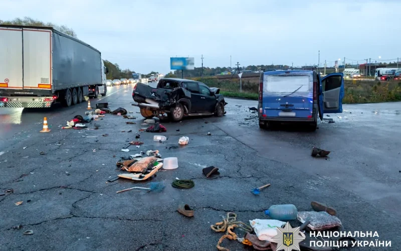 На Рівненщині водій фури з Житомирської області спричинив ДТП із чотирма постраждалими, серед яких 5-річна дитина