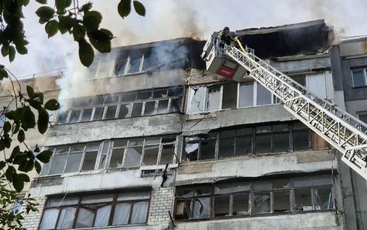 Ударним дроном ворог поцілив у багатоповерхівку в місті Житомирської області
