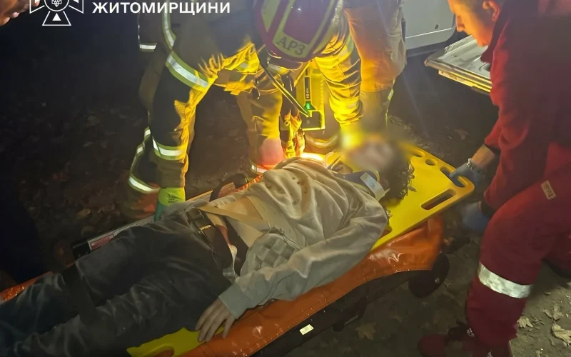 На Житомирщині 18-річний хлопець упав із 10-метрової висоти пішохідного мосту
