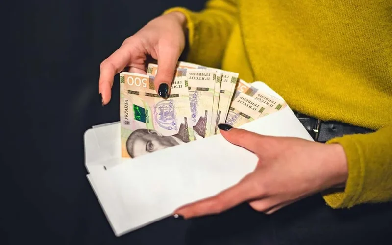 Середня зарплата на Житомирщині зменшилася за місяць, але за рік зросла на чверть