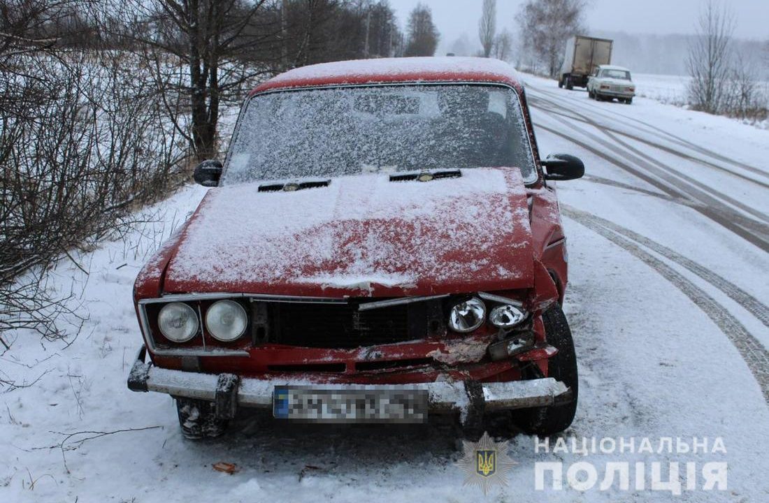 У Коростенському районі ГАЗ буксирував ЗАЗ та зіткнувся з ВАЗ, один подій постраждав