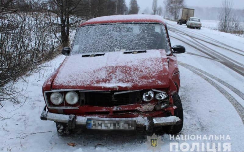 У Коростенському районі ГАЗ буксирував ЗАЗ та зіткнувся з ВАЗ, один подій постраждав