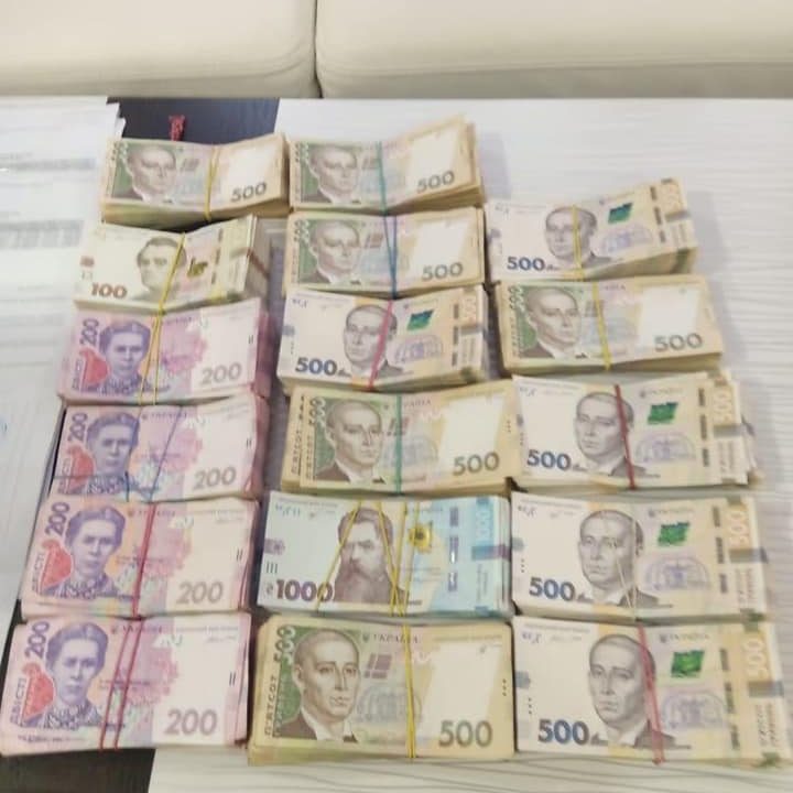 Вивели «у тінь» 200 мільйонів: в Житомирській області блокували роботу конвертцентру