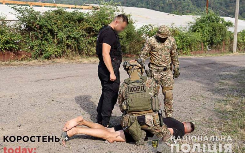Мешканець Житомирщини незаконно переправляв через кордон чоловіків: справа вже в суді