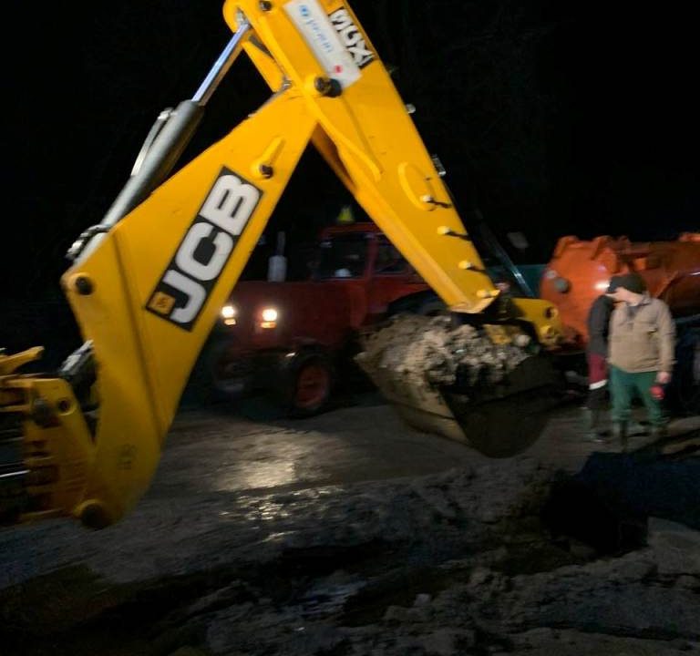Як у Малині ліквідовували масштабну аварію на магістральному водогоні