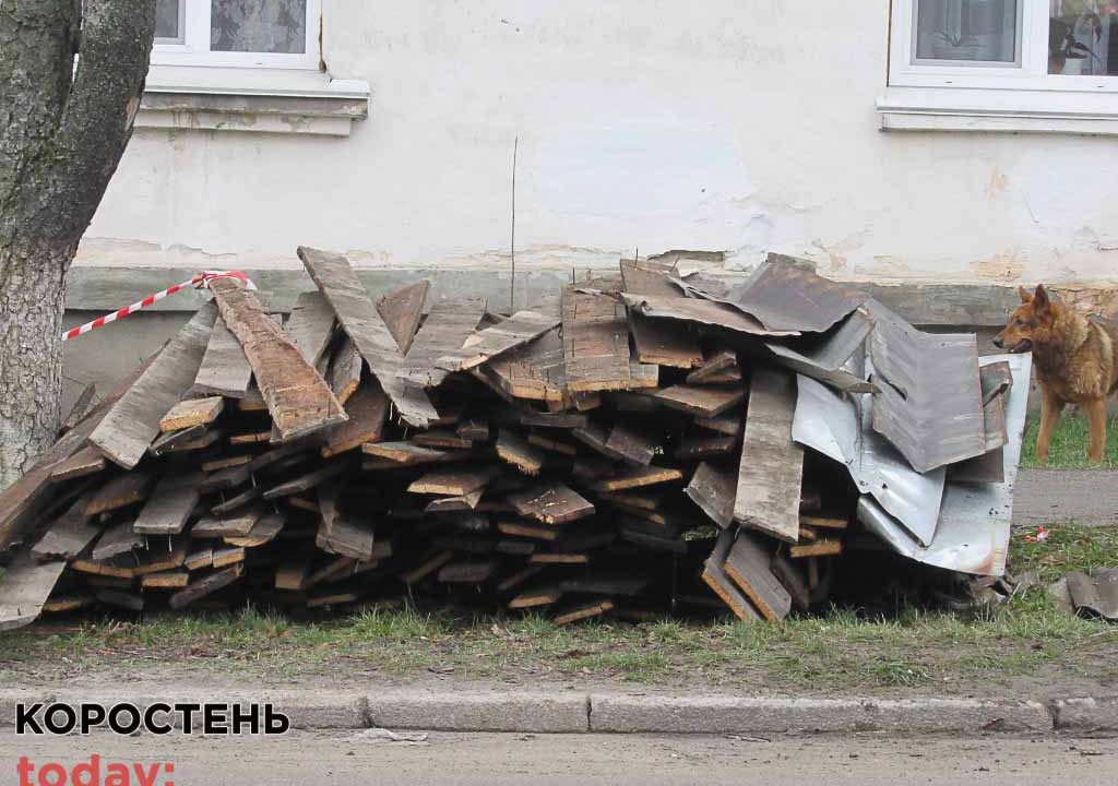 У Малині продовжують ремонтувати пошкоджені авіаударами будинки