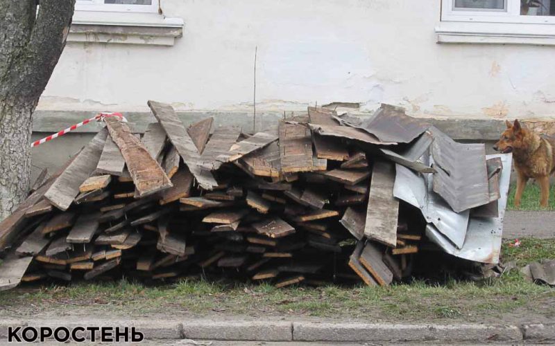 У Малині продовжують ремонтувати пошкоджені авіаударами будинки