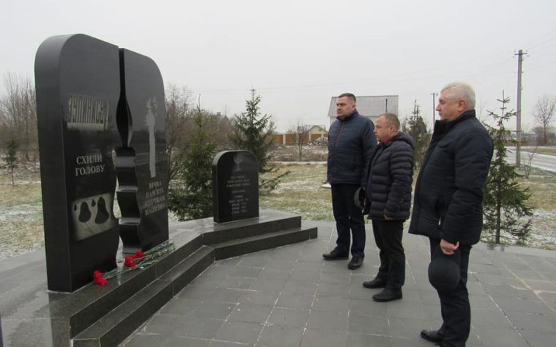 У Малині хвилиною мовчання та покладанням квітів вшанували пам’ять жертв Голокосту