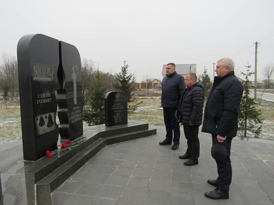 У Малині хвилиною мовчання та покладанням квітів вшанували пам’ять жертв Голокосту