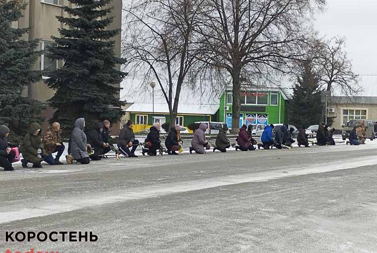 Малинська громада на колінах прощалась із захисником Богданом Фатуном