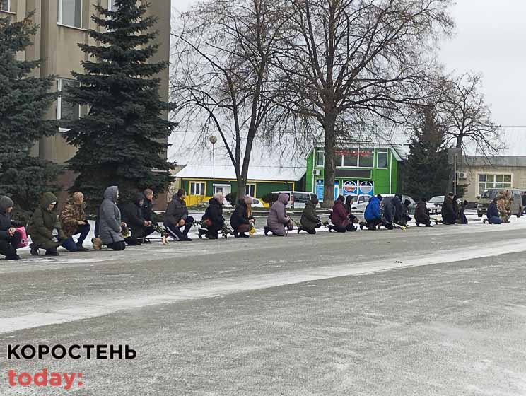Малинська громада на колінах прощалась із захисником Богданом Фатуном