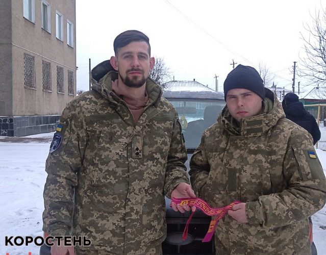 Жителі Овруча передали 9-й автомобіль на фронт для захисників