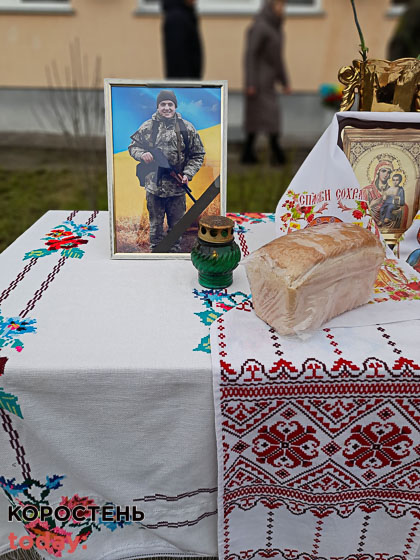 На приміщенні Овруцького ліцею відкрили дві меморіальні дошки-пам’яті військовим, які захищали Україну