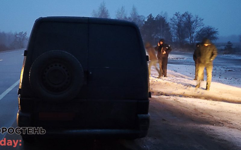 На одному з блок постів Лугинської громади у бусі олевчанина поліцейські знайшли боєприпаси