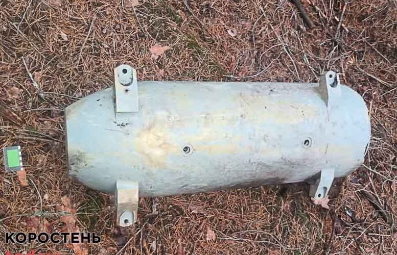 На Житомирщині вибухотехніки знищили 400-кілограмову бойову частину ворожої ракети