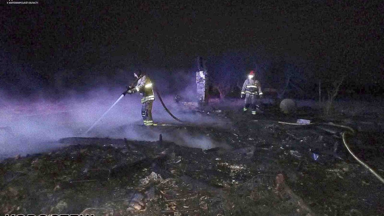 У селі неподалік Коростеня горів будинок: рятувальники виявили тіло 30-річної жінки