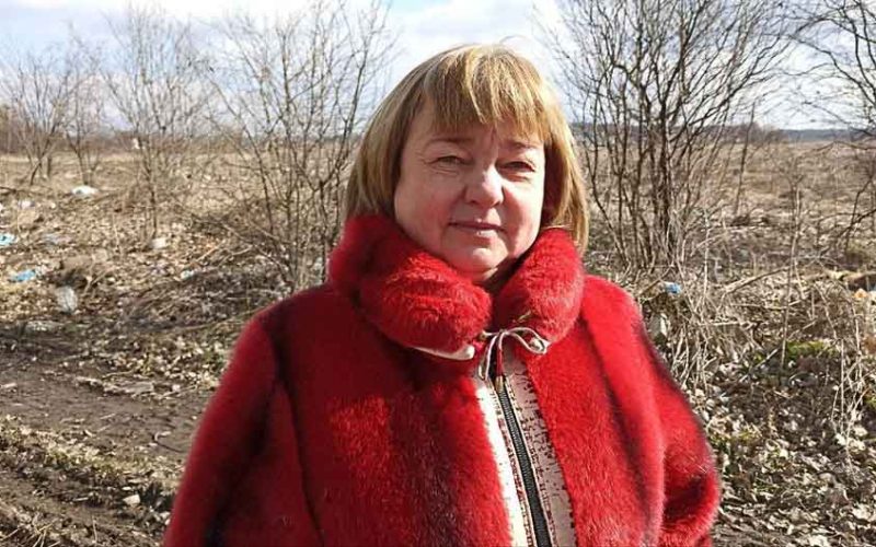 У Житомирській області жінка знайшла біля власної хати зав’язаний мішок, в якому скиглив побитий пес