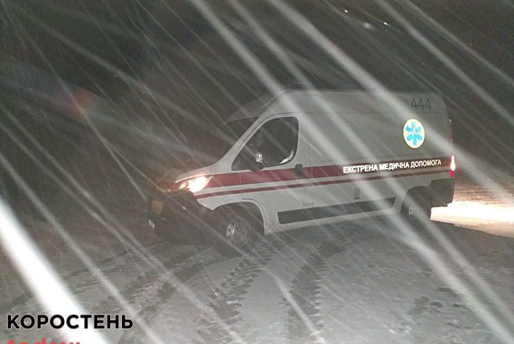 Рятувальники Овруччини допомогли виїхати на проїжджу частину автомобілю “швидкої” допомоги