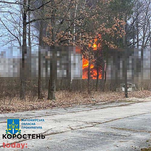 Пошкоджено дах будинку у селі на Коростенщині та устаткування об’єкта інфраструктури біля Житомира: наслідки нічної атаки “Шахедами”