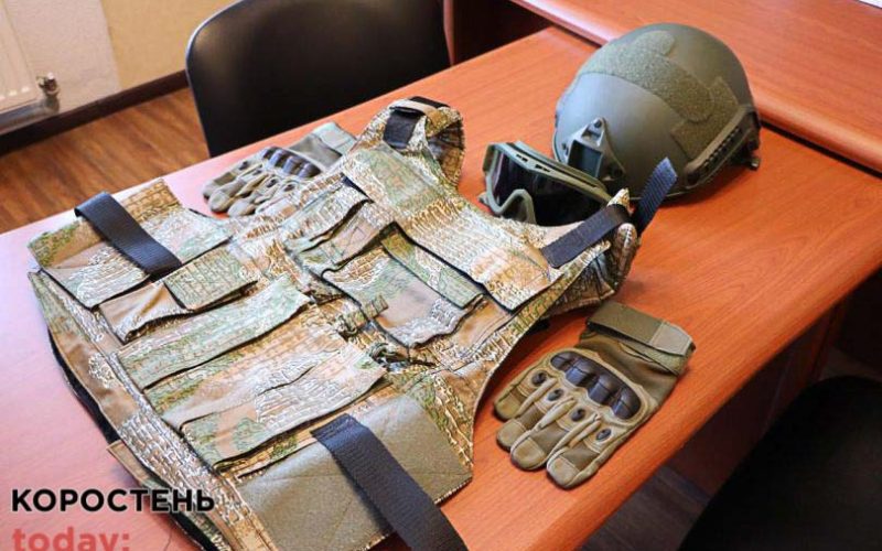 Трьом військовим з Олевщини передали спорядження, придбане за кошти від благодійних заходів та ярмарок