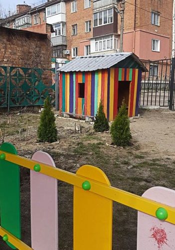 На території одного з коростенських дитсадків висадили туї