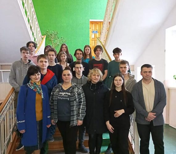 Учні коростенського ліцею №2 задонатили волонтерам понад 30 тис. грн на придбання дрону та необхідних речей захисникам