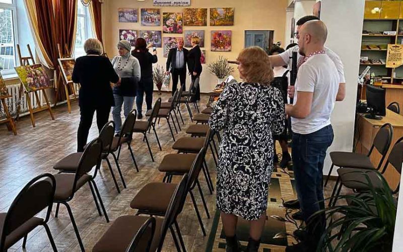 У коростенській бібліотеці відкрилась виставка художниці Катерини Лисової (ФОТОрепортаж)