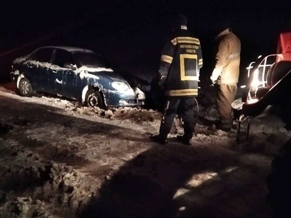 Минулої доби рятувальники Коростенщини витягували автівки та відкачували воду з присадибних ділянок