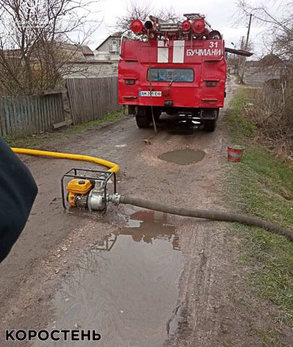 У Малині та селі Коростенського району відкачували воду