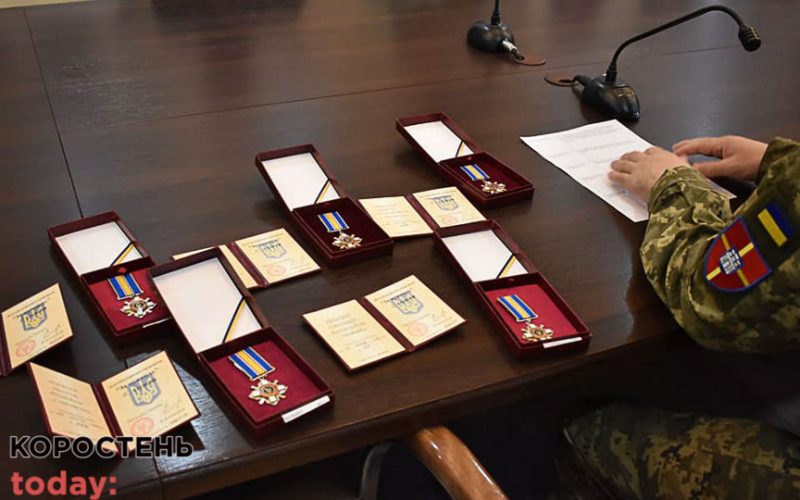 У Коростені родинам загиблих військових вручили відзнаки «За мужність ІІІ ступеню»