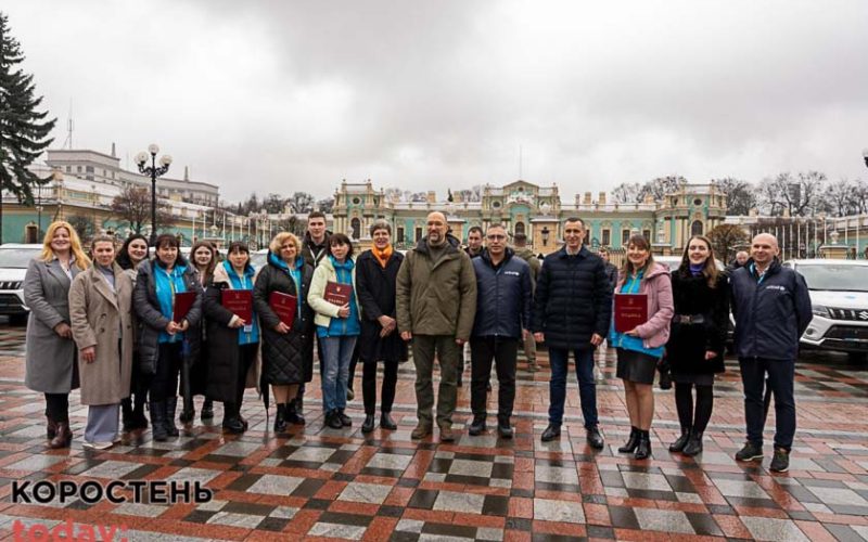 Центри ПМСД у Коростенській, Овруцькій та Олевській громадах отримали спеціалізовані автомобілі