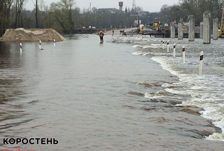 Тимчасову переправу на автодорозі Київ – Овруч підтоплено (ФОТО)