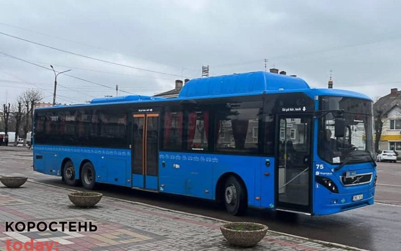 Мер Коростеня похвалився автобусом, який благодійники передали на потреби 115-ї бригади