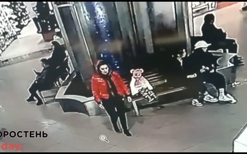Насолила за невчасний переказ коштів: до Житомира за дитиною приїхала жінка, матір якої лишила онучку в торговому центрі
