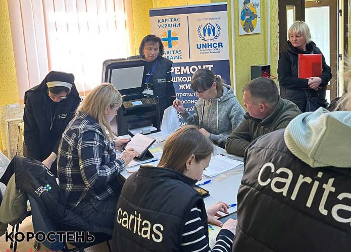 Жителі Коростенської громади заповнили майже 60 анкет на отримання коштів від благодійного фонду для відбудови пошкодженого житла