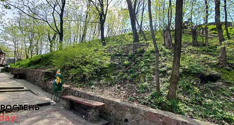 У Коростені 20-річний молодик пограбував старшокласницю: поліцейські розшукали речі школярки та злодія