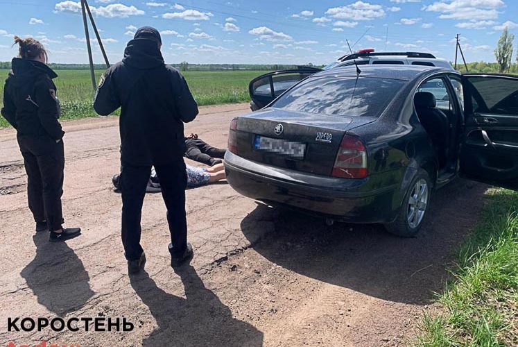 Дитяче “чорнобильське” та 800 грн – двоє жінок та чоловік обікрали одну з осель на Коростенщині