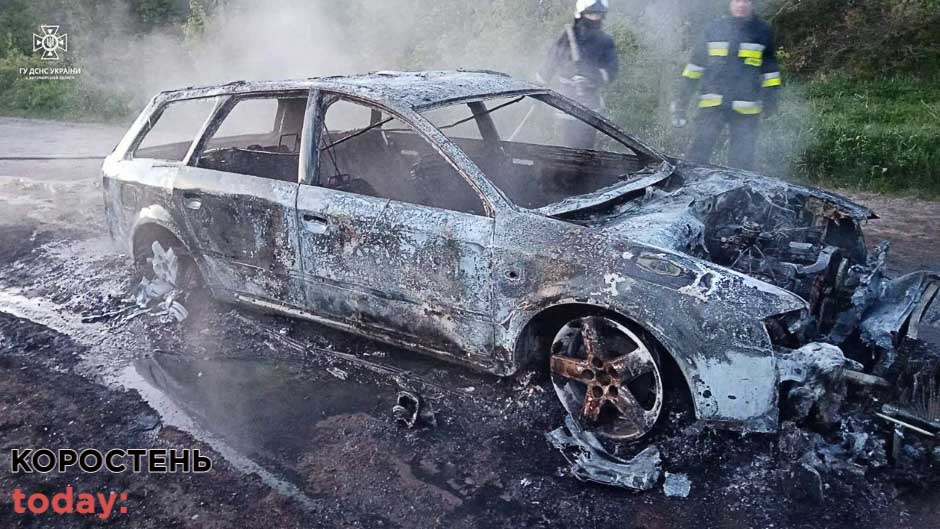 У селі Житомирської області в автомобілі згорів чоловік, ще один встиг врятуватись