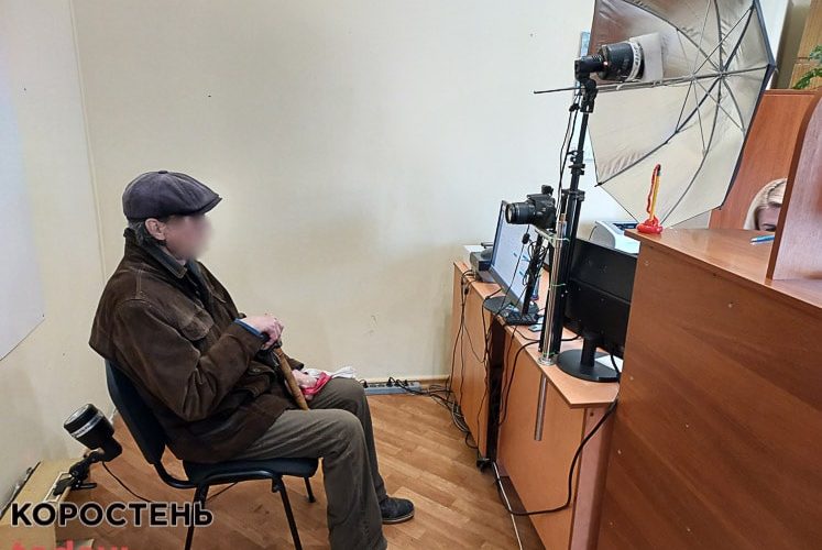 У Житомирі вперше 71-річний чоловік отримав паспорт громадянина України