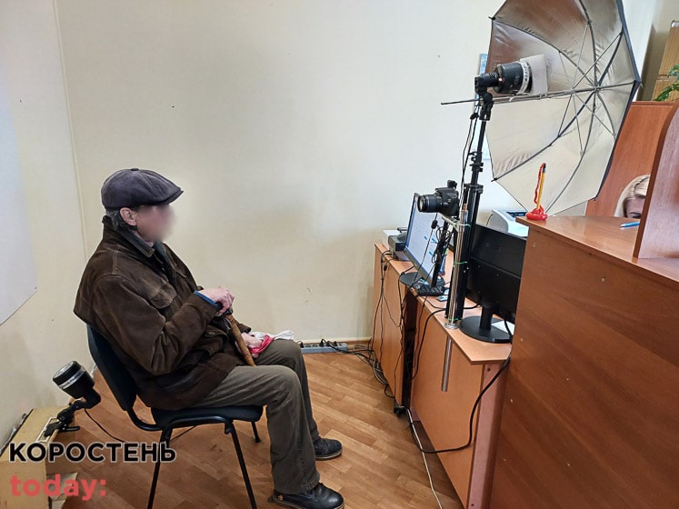 У Житомирі вперше 71-річний чоловік отримав паспорт громадянина України
