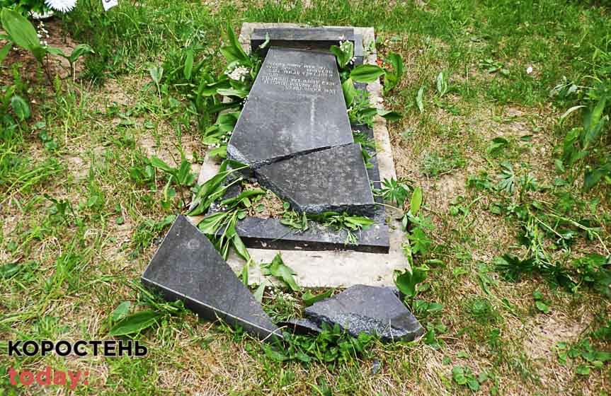 На кладовищі в Овручі юнак напідпитку понівечив пам’ятники та хрести (ФОТО)
