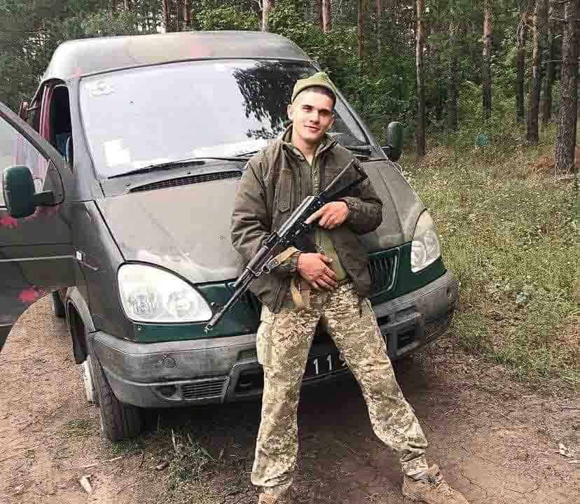 Залужний нагородив військового Сергія Юрковського з Лугинської громади нагрудною відзнакою “Золотий Хрест”