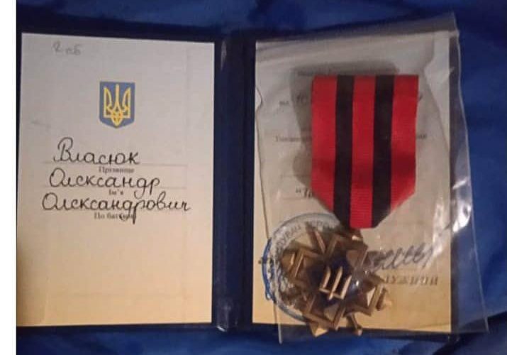 Нагрудною відзнакою “Золотий Хрест” нагороджений військовослужбовець Олександр Власюк з Лугинської громади