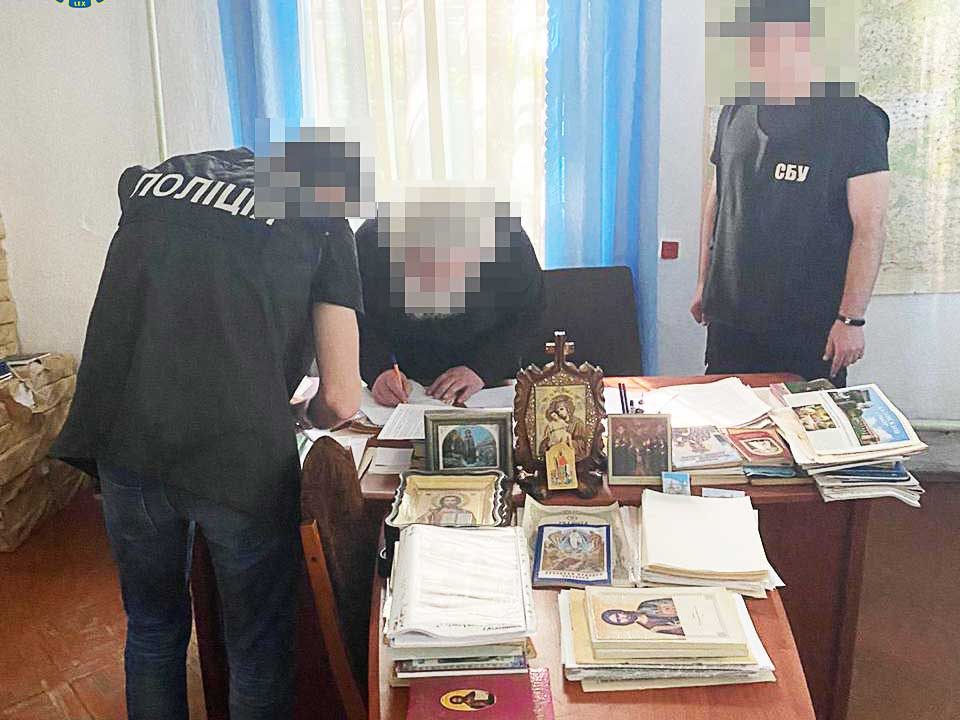 Двоє священників з Коростенщини друкували листівки та поширювали серед прихожан заклики із ненавистю до ПЦУ