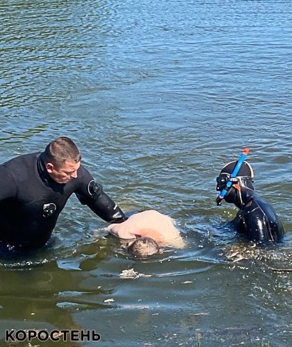 У селищі на Житомирщині рятувальники витягнули з водойми тіла двох чоловіків