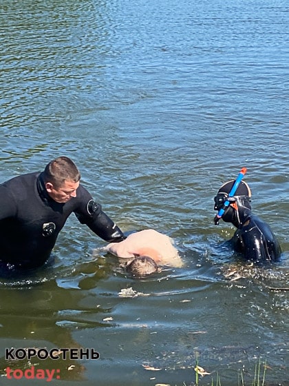 У селищі на Житомирщині рятувальники витягнули з водойми тіла двох чоловіків