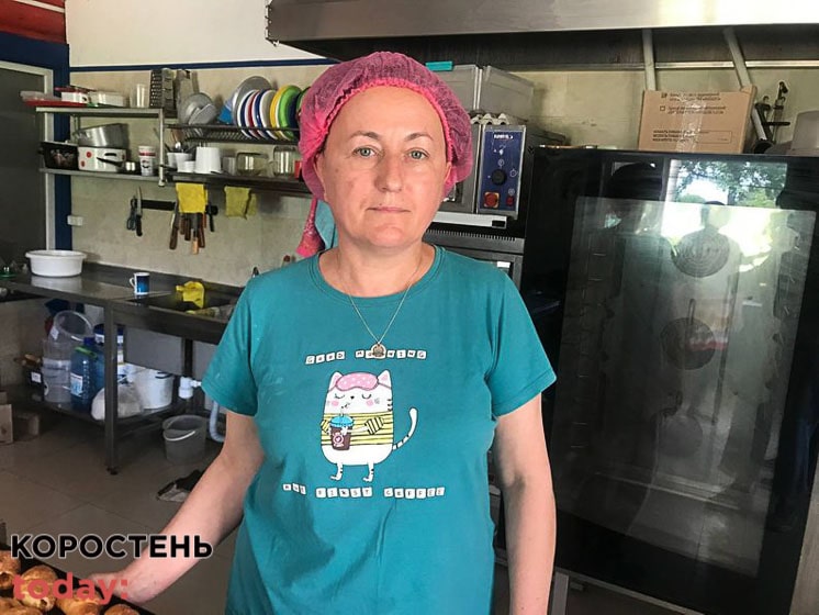 В Овручі за 5 місяців місцеві жительки спекли 50 тис. булочок: за виручені кошти купили теплевізори, квадрокоптер та біноклі