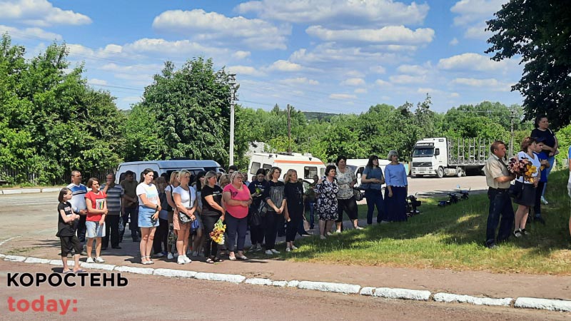 У селі Овруцької громади відкрили виставку «Герої не вмирають, доки пам’ять про них жива»